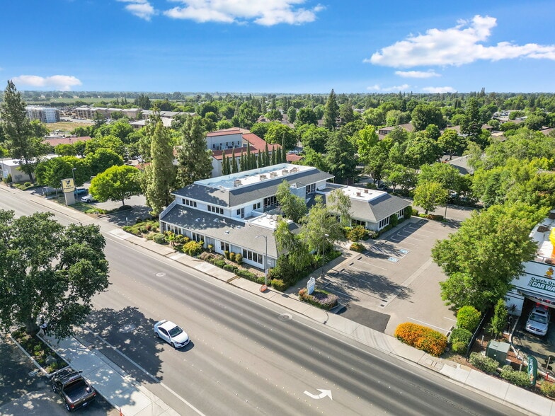 More Photos Of 250 W Main St, Woodland Office For Lease