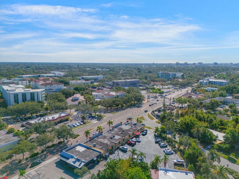 More Photos Of 2801-2815 N Tamiami Trl, Sarasota Restaurant For Lease