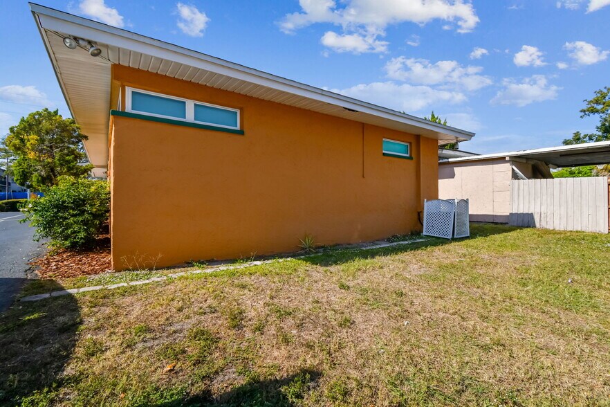 More Photos Of 321 S Lincoln Ave, Clearwater Medical For Sale