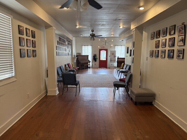 More Photos Of 734 Nashville Ave, New Orleans Freestanding For Lease