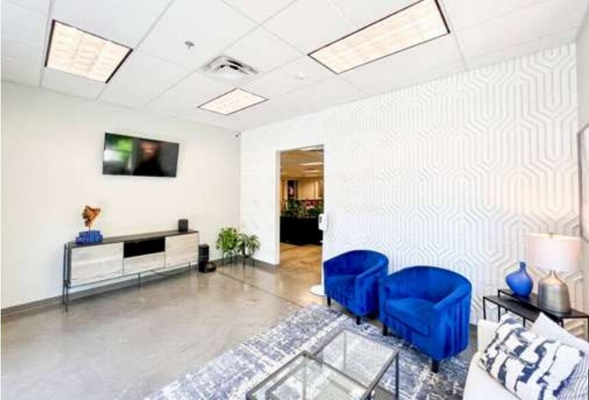 More Photos Of 2045 S Vineyard, Mesa Medical For Sale