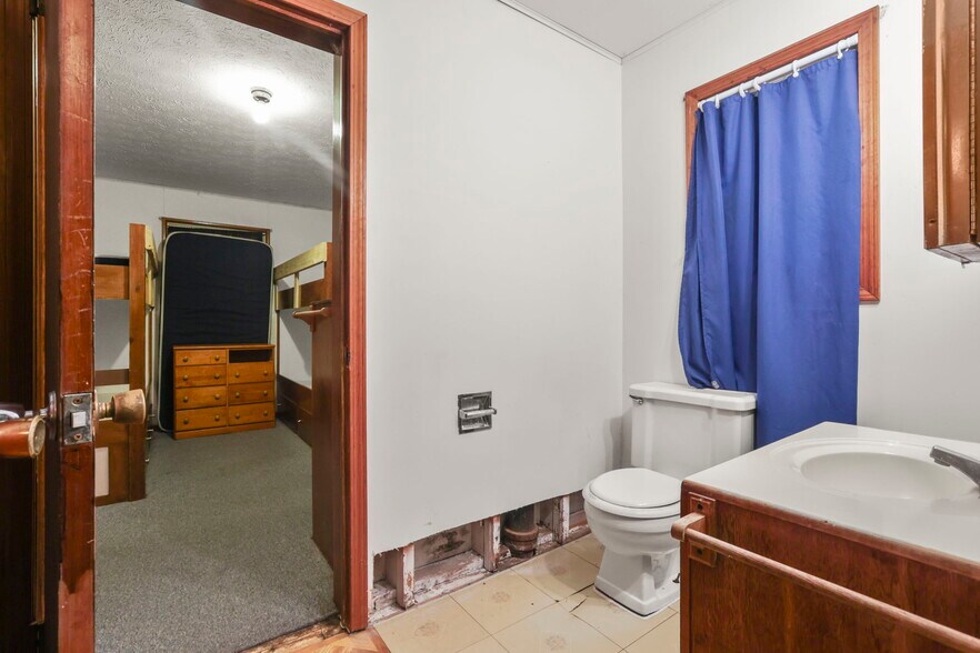 More Photos Of 5734 Durbin Rd, Bellville Specialty For Sale