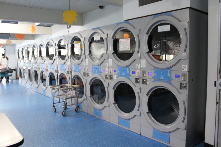 More Photos Of 370 W Sierra Madre Blvd, Sierra Madre Storefront For Lease