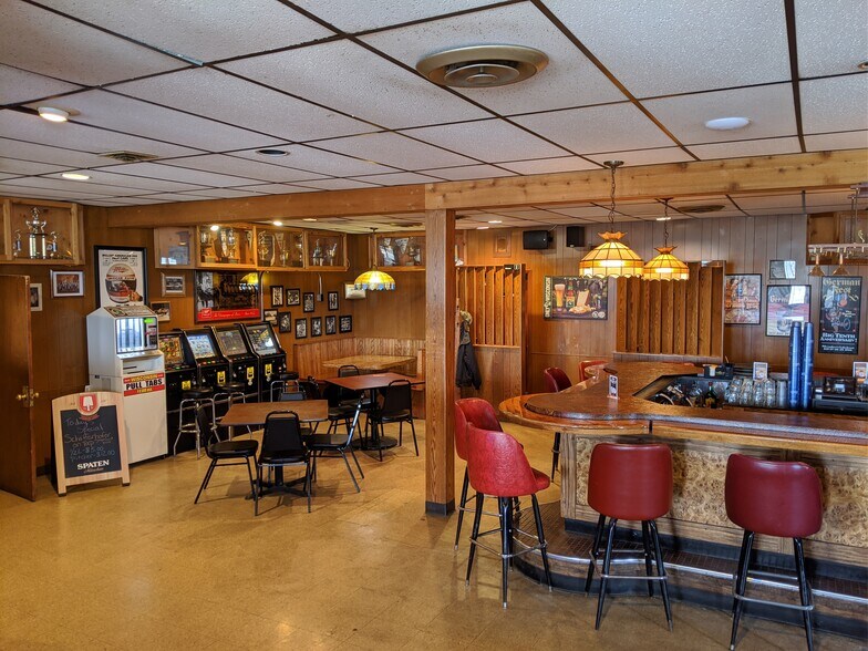 More Photos Of N56 W14750 Silver Spring Dr, Menomonee Falls Restaurant For Sale
