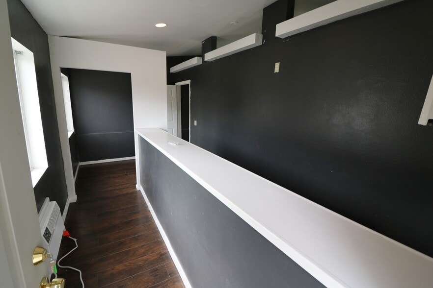 More Photos Of 127 Pacific Ave, Glendale Hotel For Sale