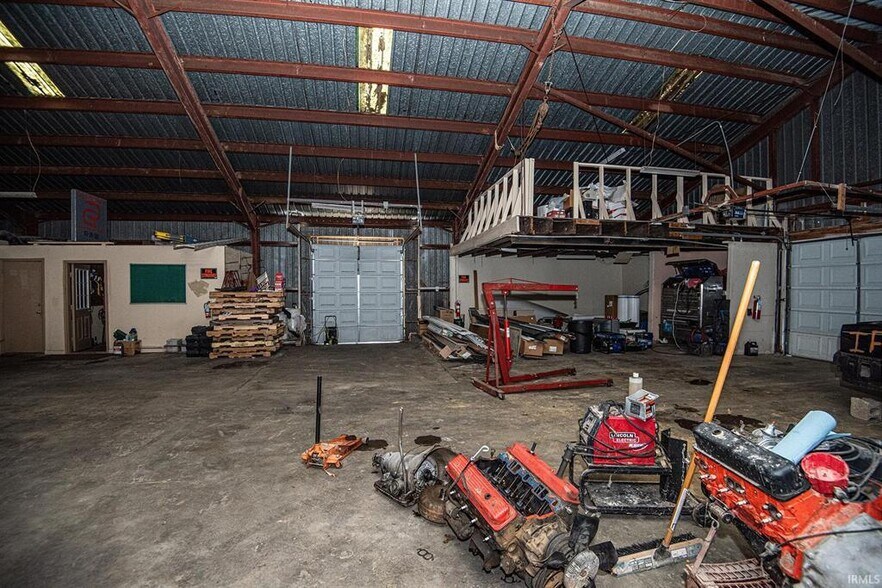 More Photos Of 1985 S Old US 41, Vincennes Industrial For Sale
