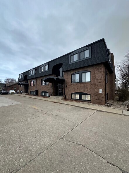 More Photos Of 250 N Main St, Crown Point Office For Lease