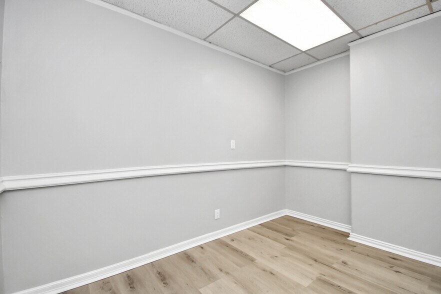 More Photos Of 703 Everett St, Conroe Office Residential For Sale