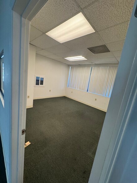 More Photos Of 7920 Alta Sunrise Ln, Citrus Heights Office Residential For Lease