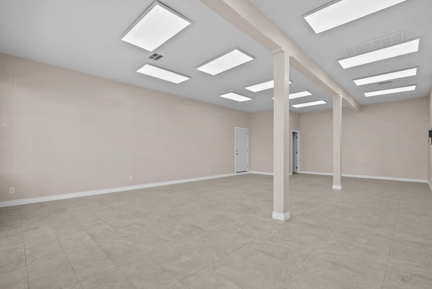More Photos Of 13416 Van Nuys Blvd, Pacoima Storefront Retail Residential For Lease