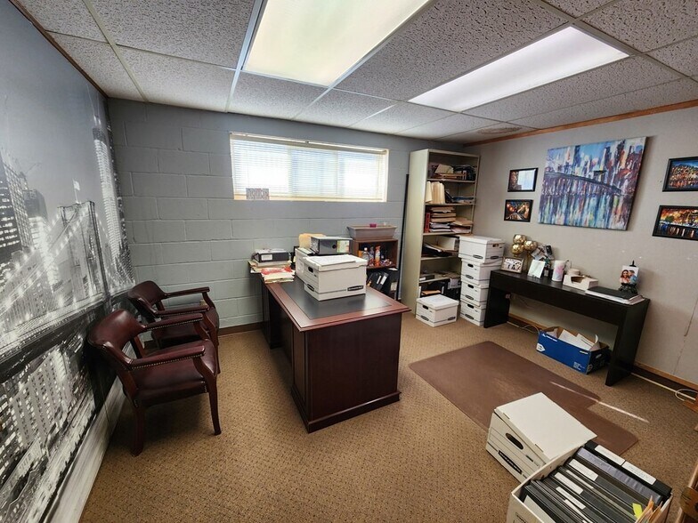 More Photos Of 420 S Cypress St, Pecos Office For Sale