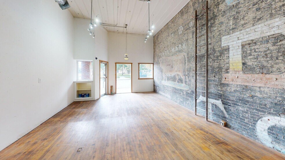More Photos Of 252 N Park St, Decatur General Retail For Lease