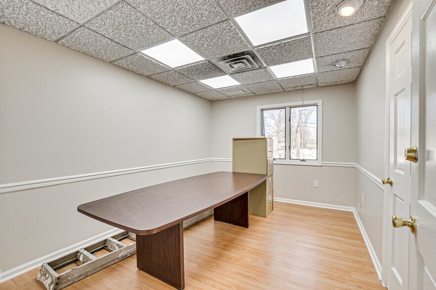 More Photos Of 894 Green St, Iselin Office For Lease