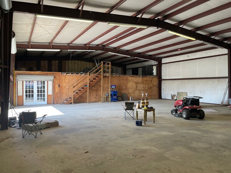 More Photos Of 20787 US Highway 59, New Caney Light Distribution For Sale