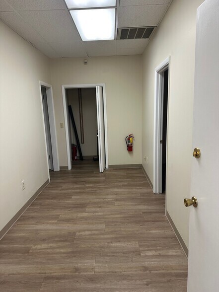 More Photos Of 40-42 Pine St, Lockport Office For Lease