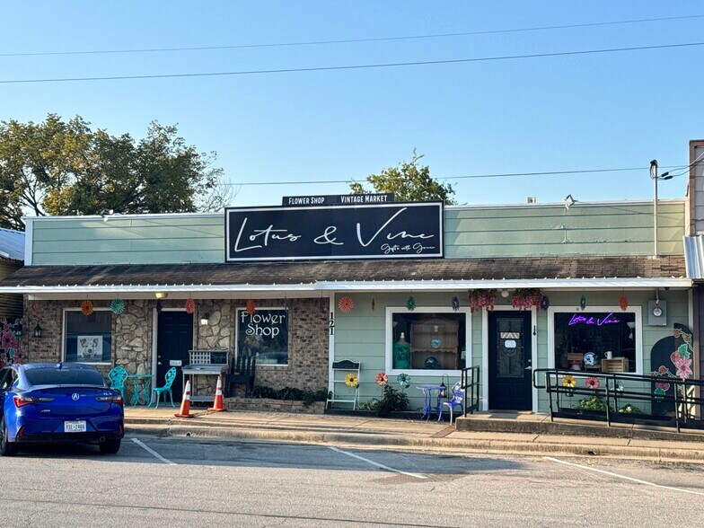 Primary Photo Of 121 Main, Quinlan Storefront For Lease
