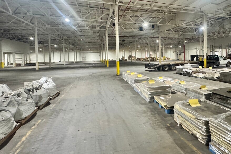 More Photos Of 815 E Kenwood Ave, Decatur Distribution For Lease