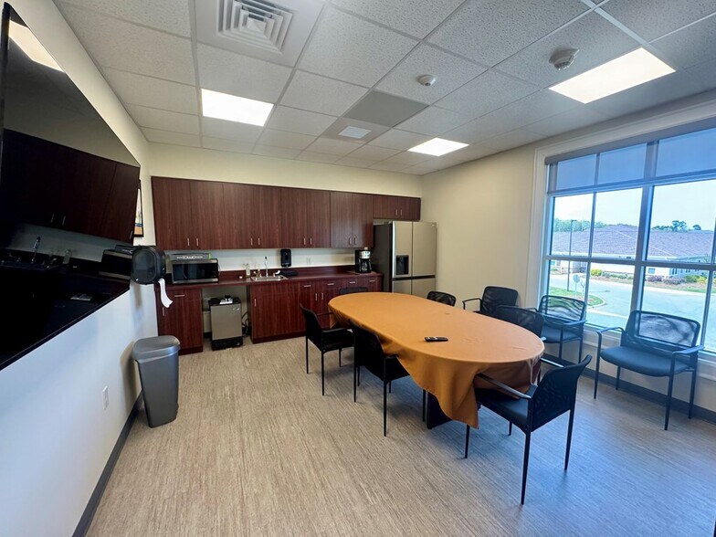 More Photos Of 172 Luds Way, Dothan Office For Lease