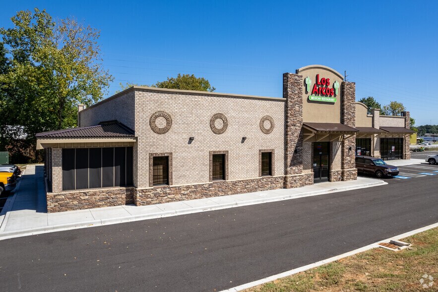 More Photos Of 410 W Meighan Blvd, Gadsden General Retail For Sale