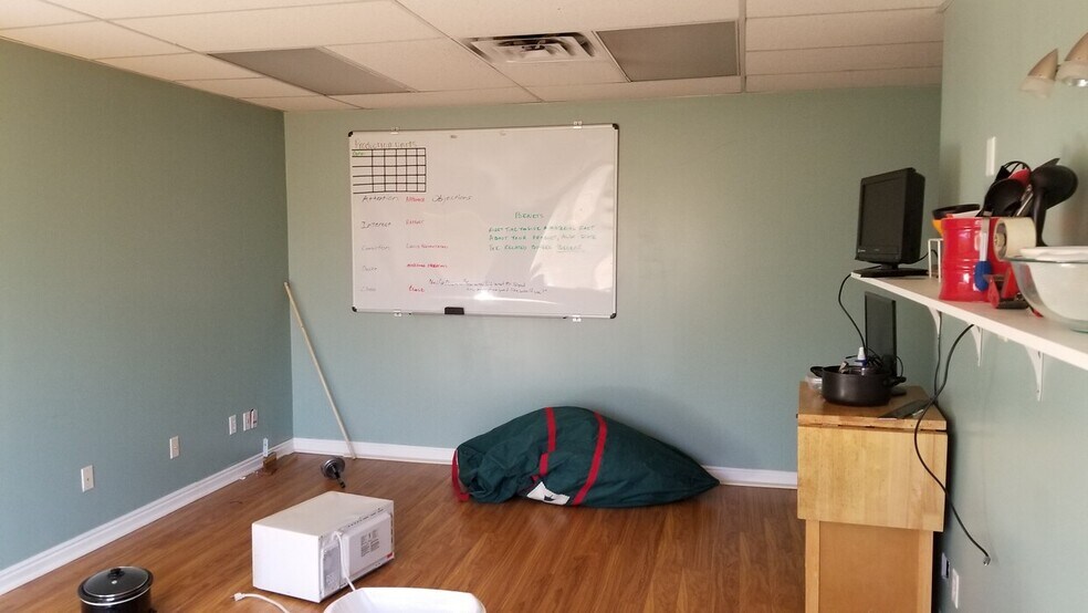 More Photos Of 12541 Minuteman Dr, Draper Auto Repair For Sale