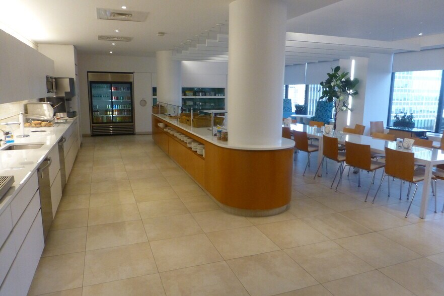 More Photos Of 800 Third Ave, New York Office For Lease