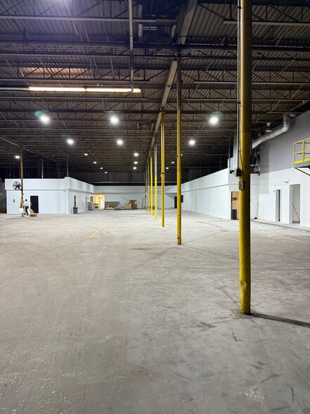 More Photos Of 5201 S West Shore Blvd, Tampa Warehouse For Lease