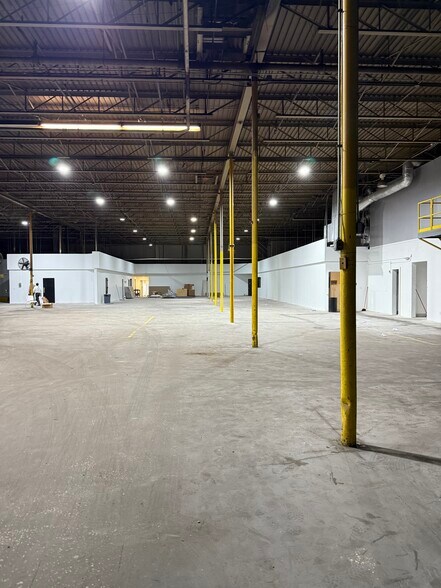More Photos Of 5201 S West Shore Blvd, Tampa Warehouse For Lease