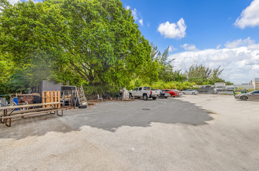 More Photos Of 7725 W 2nd Ct, Hialeah Warehouse For Sale