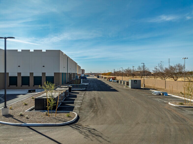 More Photos Of 3329 S Sossaman Rd, Mesa Distribution For Sale