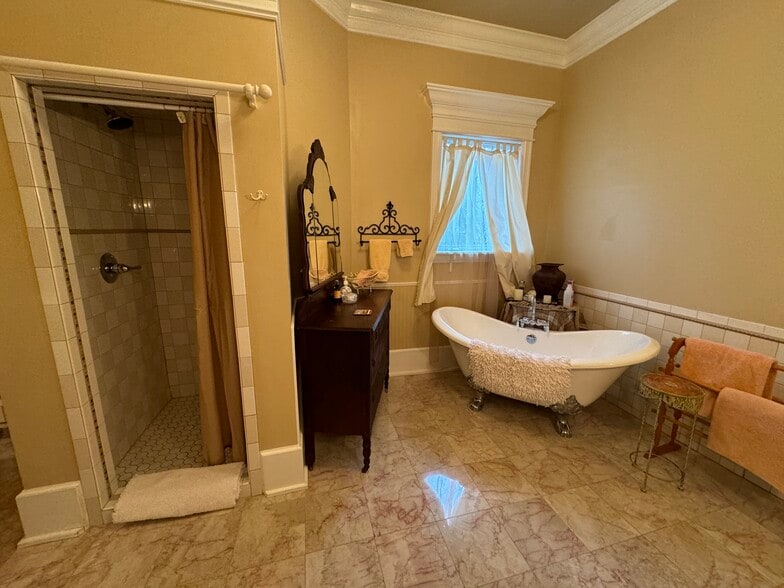 More Photos Of 224 W Chickasaw St, Tahlequah Hospitality For Sale