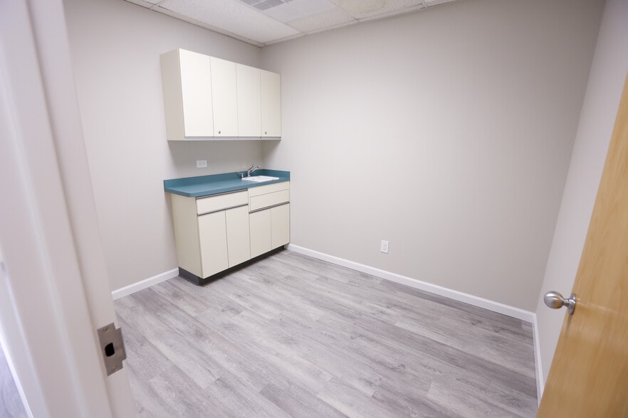 More Photos Of 180 White Rd, Little Silver Medical For Lease