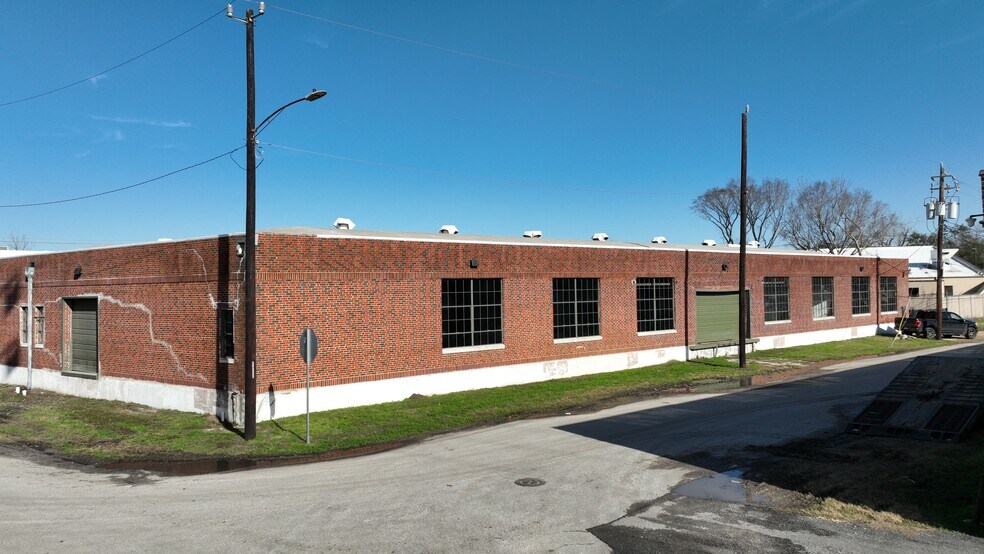 More Photos Of 10 N Milby St, Houston Warehouse For Lease