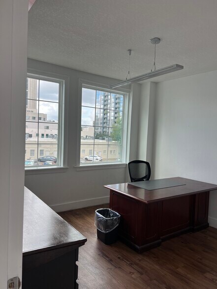 More Photos Of 47 E Robinson St, Orlando General Retail For Lease