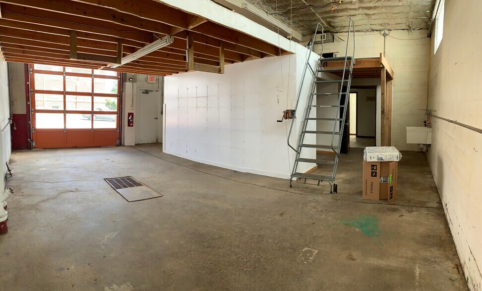 More Photos Of 39 E William St, Delaware Light Distribution For Lease