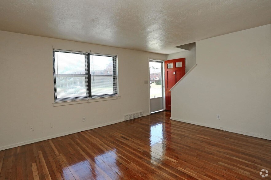 More Photos Of 35 Woodland Dr, Hartford Apartments For Sale