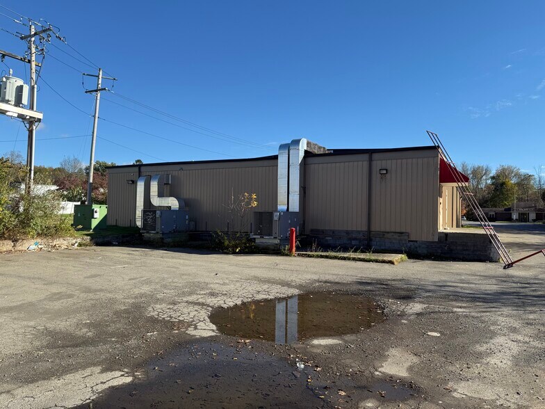 More Photos Of 110 W South St, Groton Freestanding For Sale