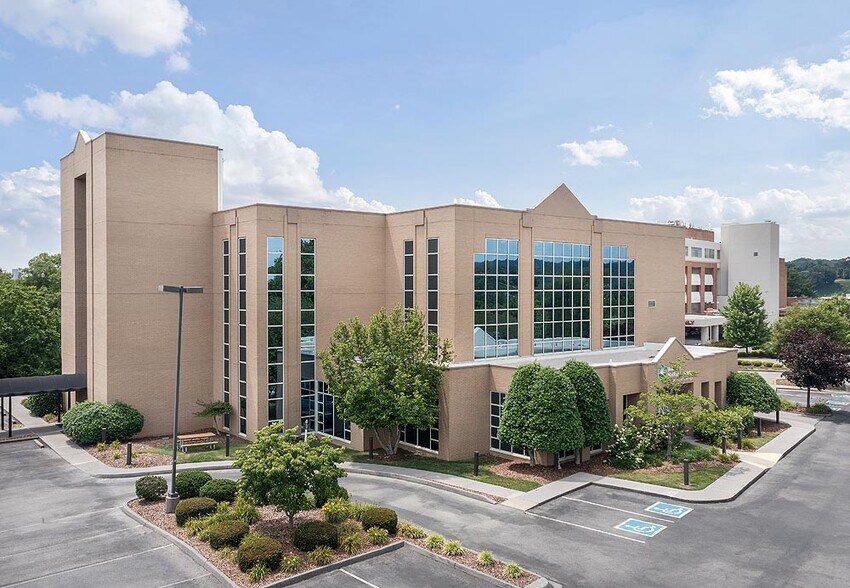 More Photos Of 105 W Park Dr, Kingsport Medical For Lease