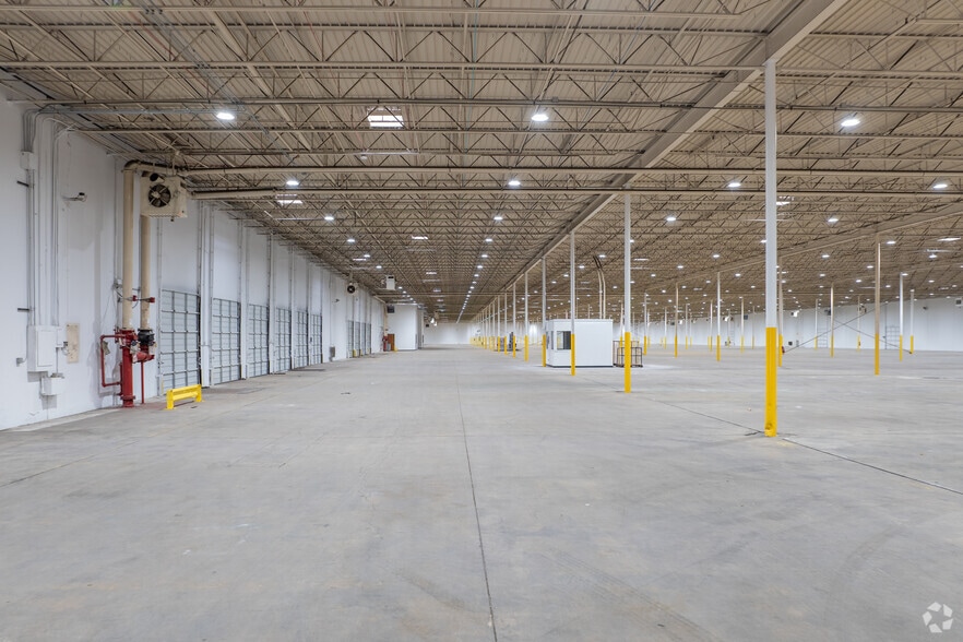 More Photos Of 2424 N Westmoreland Rd, Dallas Manufacturing For Sale