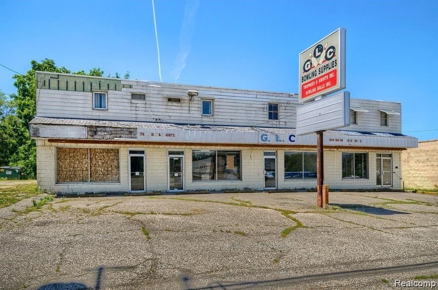 More Photos Of 4032 Fenton Rd, Flint Freestanding For Sale