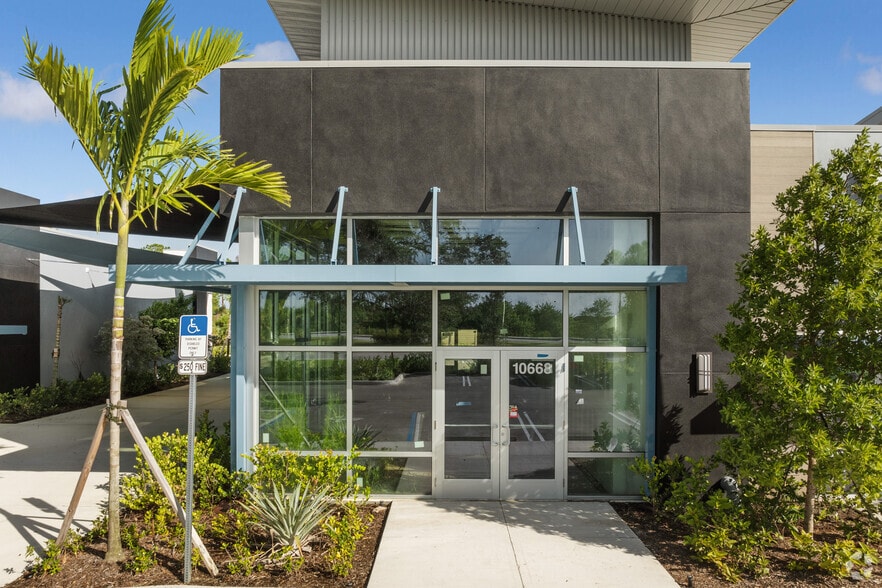 More Photos Of 10650 SW Crosstown Pky, Port Saint Lucie Freestanding For Sale