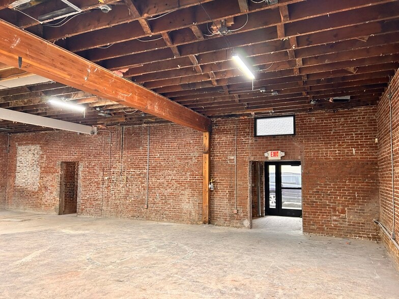 More Photos Of 3584 SE Division St, Portland Storefront For Lease