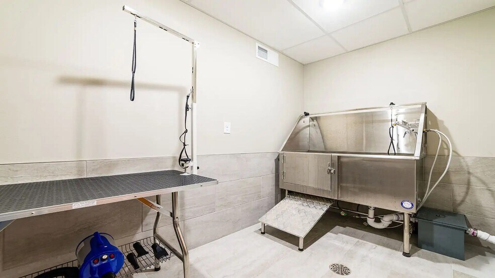 More Photos Of 1081 SW Fourth St, Forest Lake Apartments For Lease