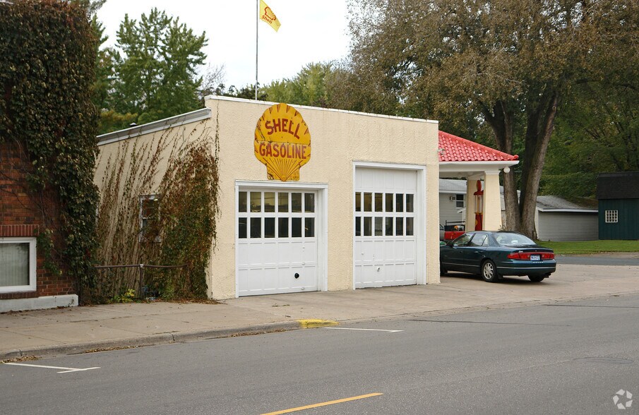 More Photos Of 397 5th Ave N, Bayport Auto Repair For Sale