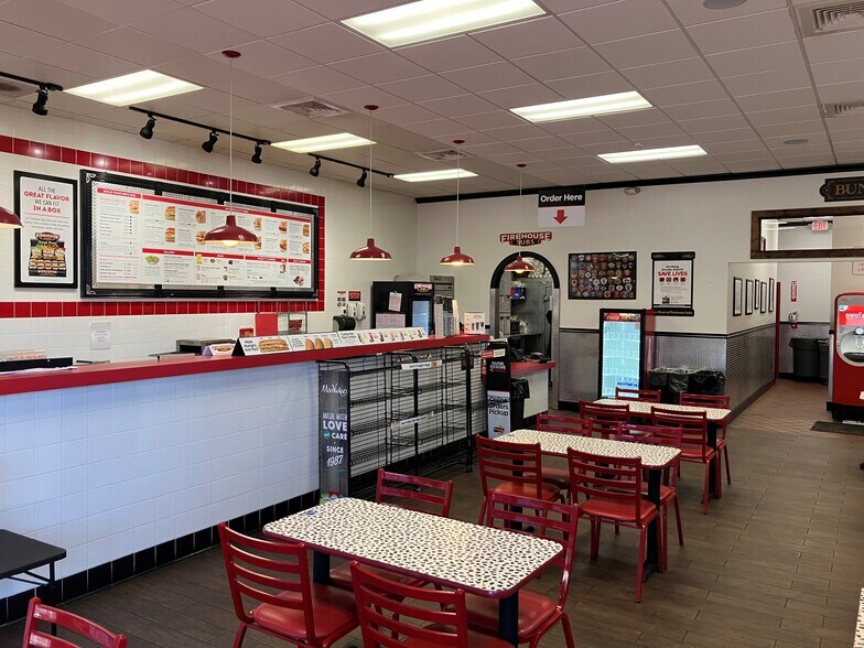 More Photos Of 7808 N Division St, Spokane General Retail For Lease