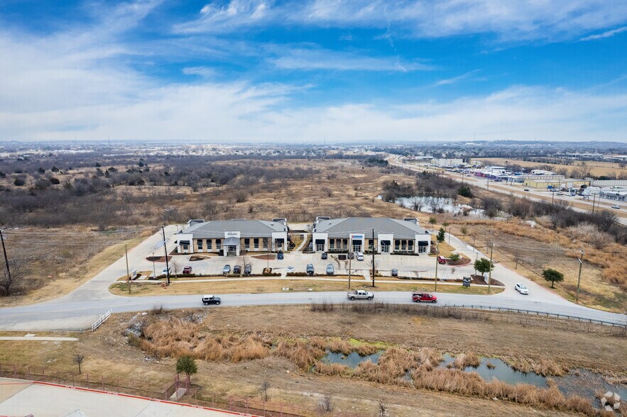 More Photos Of 10932 N Riverside Dr, Fort Worth Medical For Lease