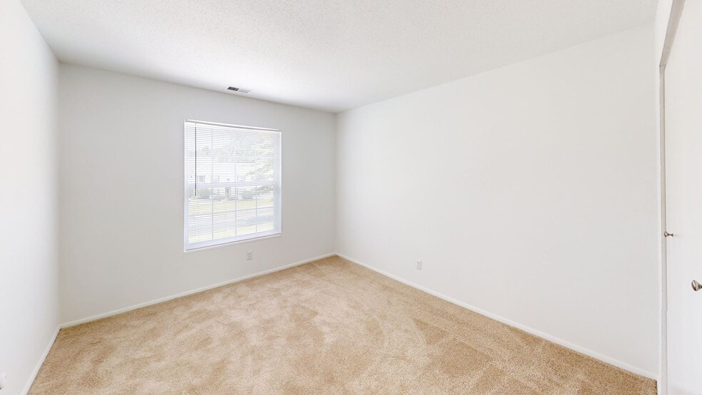 More Photos Of 240 Grovewood Pl, Beech Grove Apartments For Sale