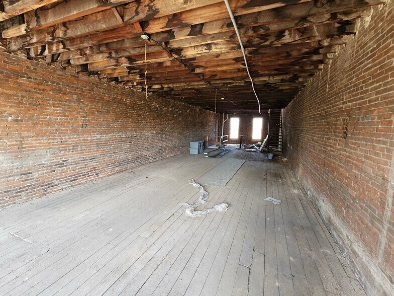 More Photos Of 124 Main St, Vincennes Office For Sale