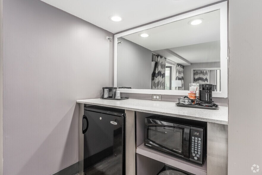 More Photos Of 120 E Lombard St, Baltimore Hotel For Sale