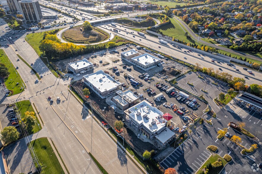 More Photos Of 1755 W 22nd St, Oak Brook General Retail For Lease