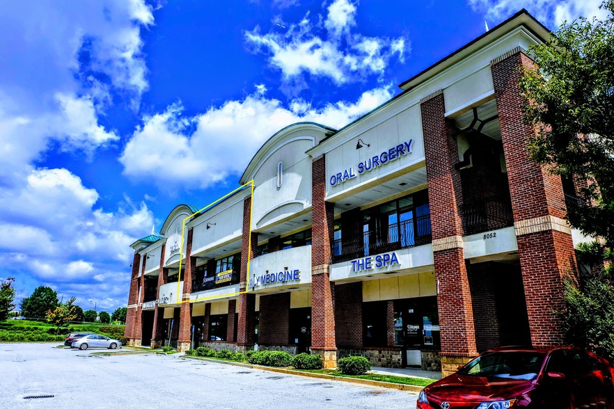 Primary Photo Of 8052 Mall Pky, Lithonia Medical For Sale